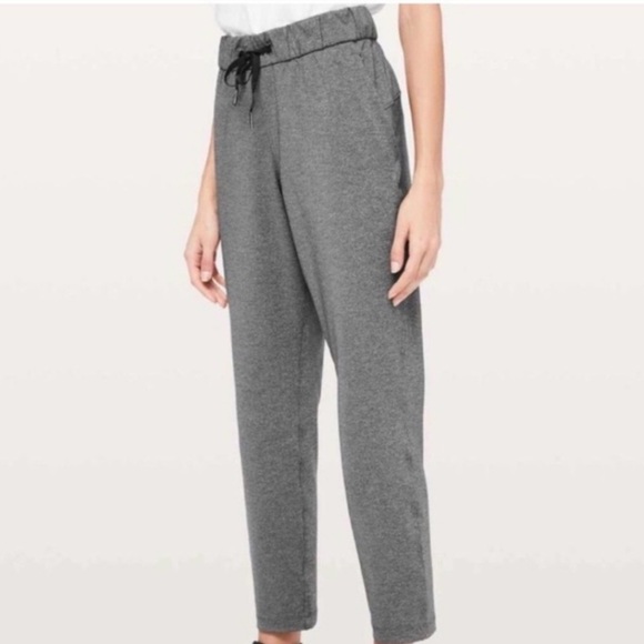 Lululemon Athletica On The Fly Pant 28" Heathered Grey Size 6 - Picture 2 of 5